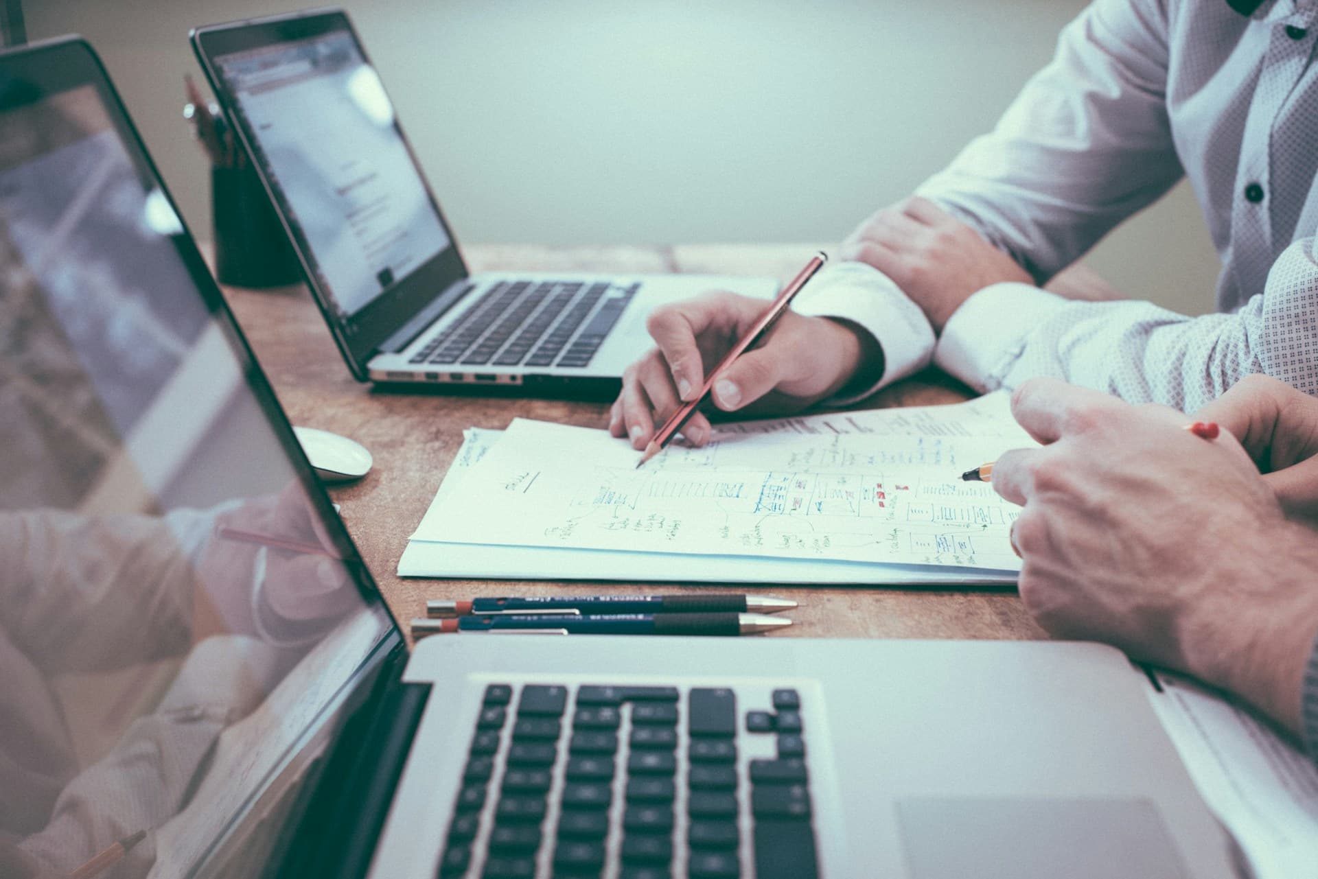 How to Find and Vet Remote Software Developers in Mexico and Peru