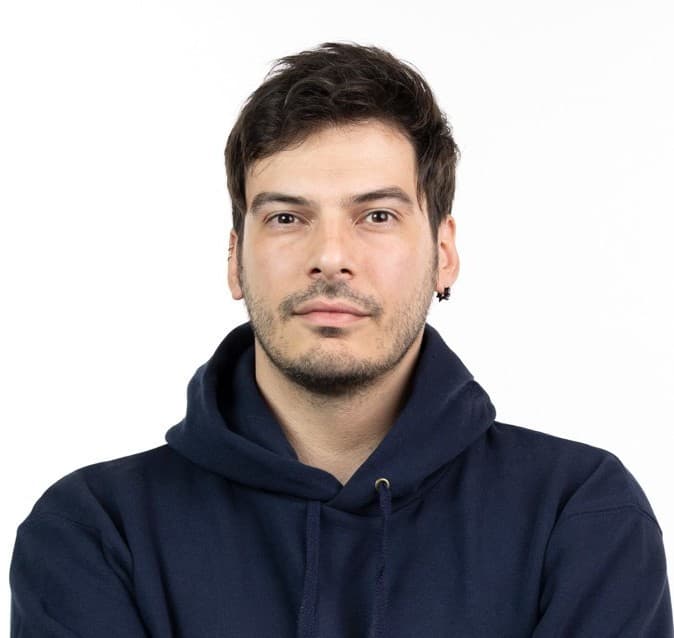 Enzo L.