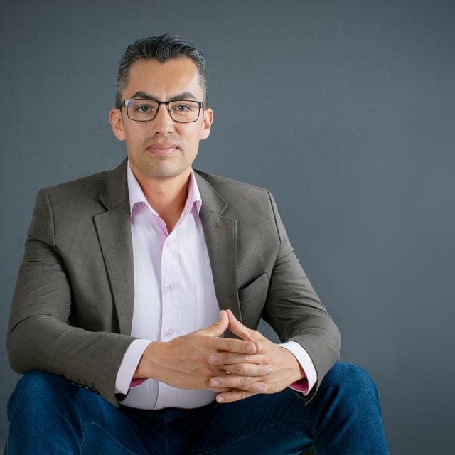 Alvaro R.